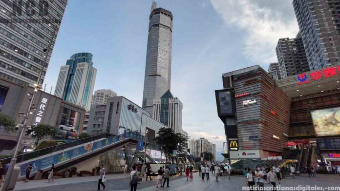 Edificio más alto de China se tambalea misteriosamente